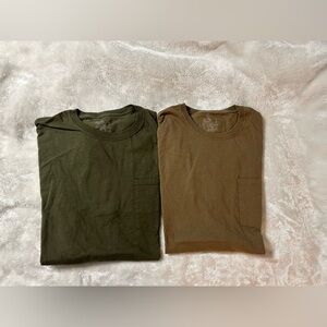 2 Men’s Fruit of the loom green and brown T shirt size large